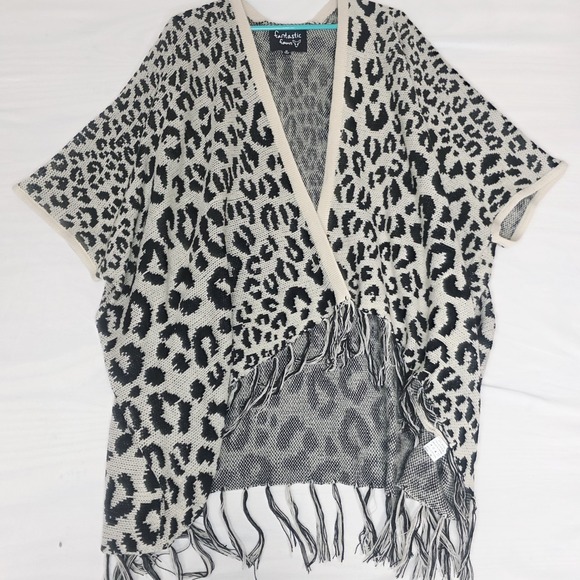Fantastic Fawn Sweaters - Fantastic Fawn Knit Sweater Medium Brown Leopard Animal Print Oversized Cardigan